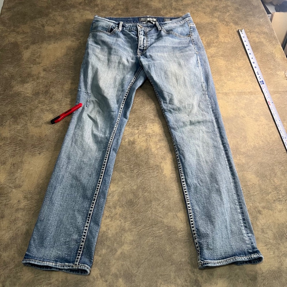 BKE Jake Straight Leg Jeans Mens 33R Blue Light Wash Stretch Denim *DAMAGE*